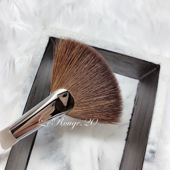 Trish Mceovy #62 fan brush - Picture 4 of 4